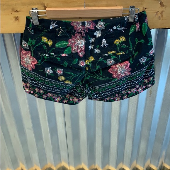 Shorts - Picture 2 of 4